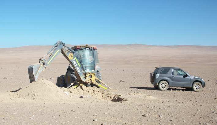 Calicata Geotécnica para planta fotovoltaica en Taltal, Región de Antofagasta (desierto de Atacama), Chile.